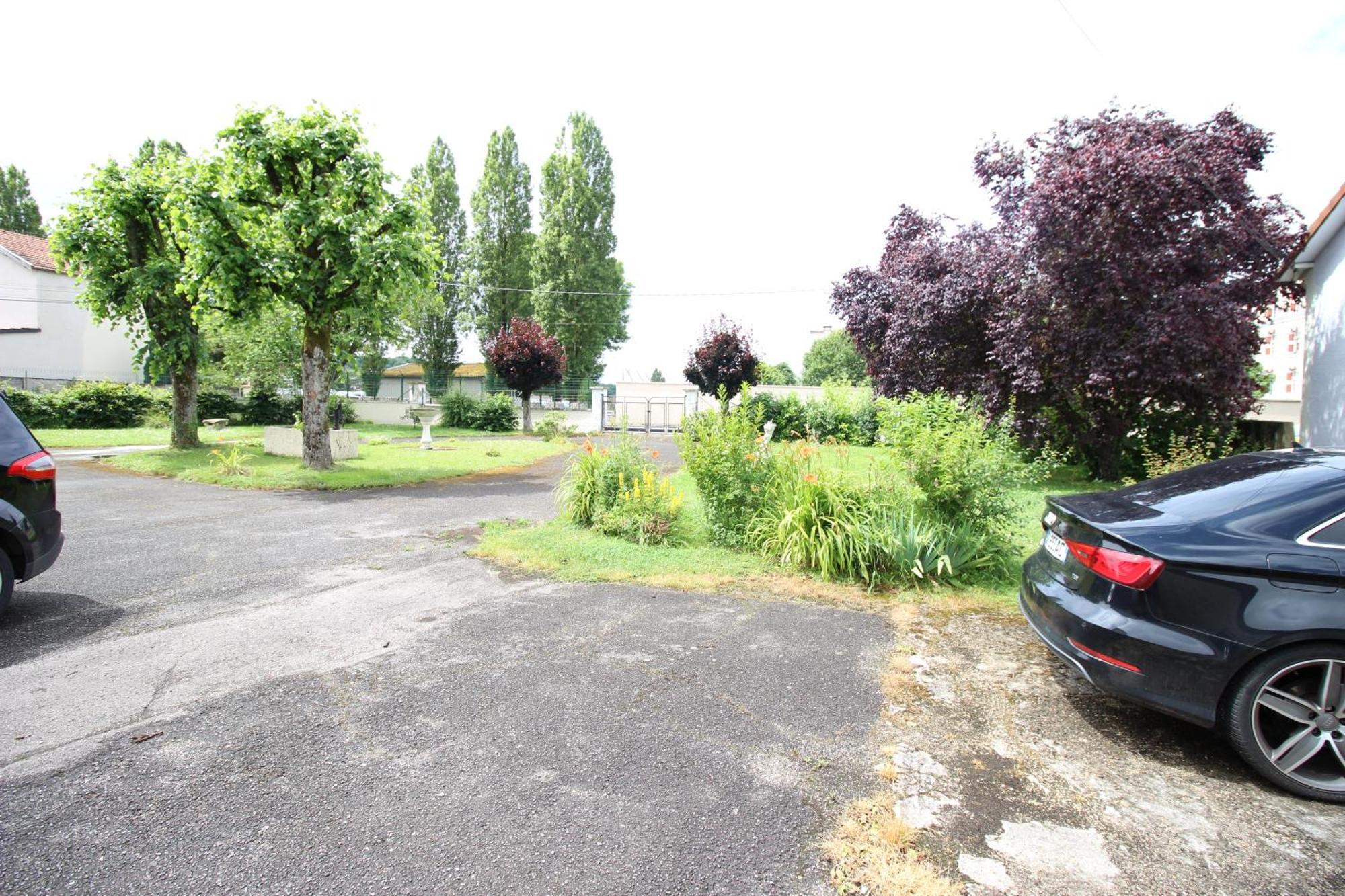3 Chambres - Tres Grand Jardin Privee - Terrasse Privee - Garage Velo Et Moto - Parking Voiture Privee Dans La Propriete - Gere Par Presta-Zen'Services Thierville-sur-Meuse Extérieur photo