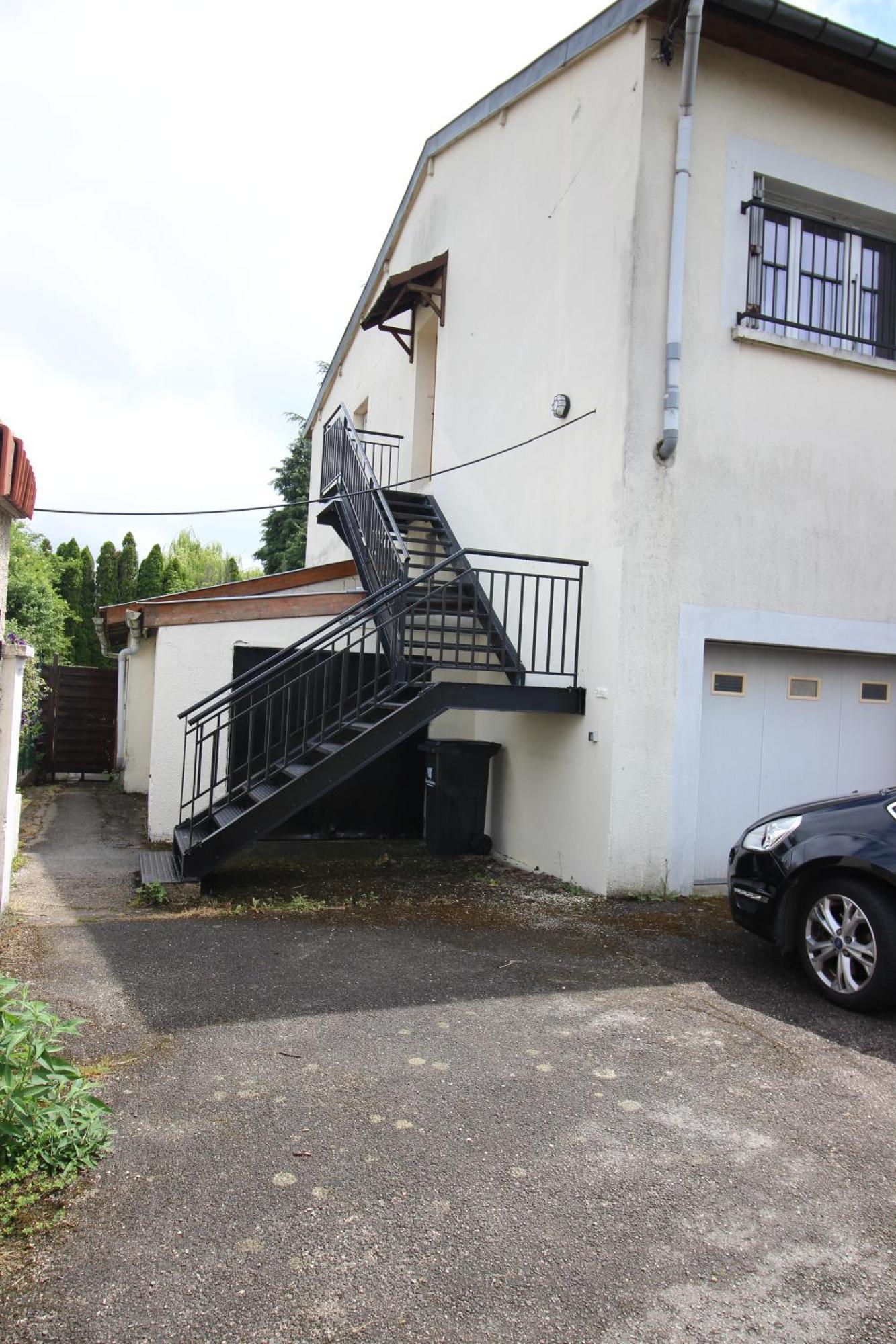 3 Chambres - Tres Grand Jardin Privee - Terrasse Privee - Garage Velo Et Moto - Parking Voiture Privee Dans La Propriete - Gere Par Presta-Zen'Services Thierville-sur-Meuse Extérieur photo